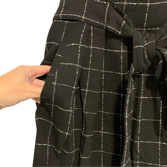 H&M Black and White Windowpane Plaid Belted Mini Skirt - Picture 3 of 9